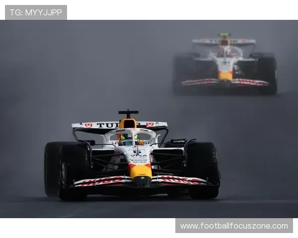F1赛季最新动态：梅赛德斯与红牛竞争加剧 新兴车队表现引人注目